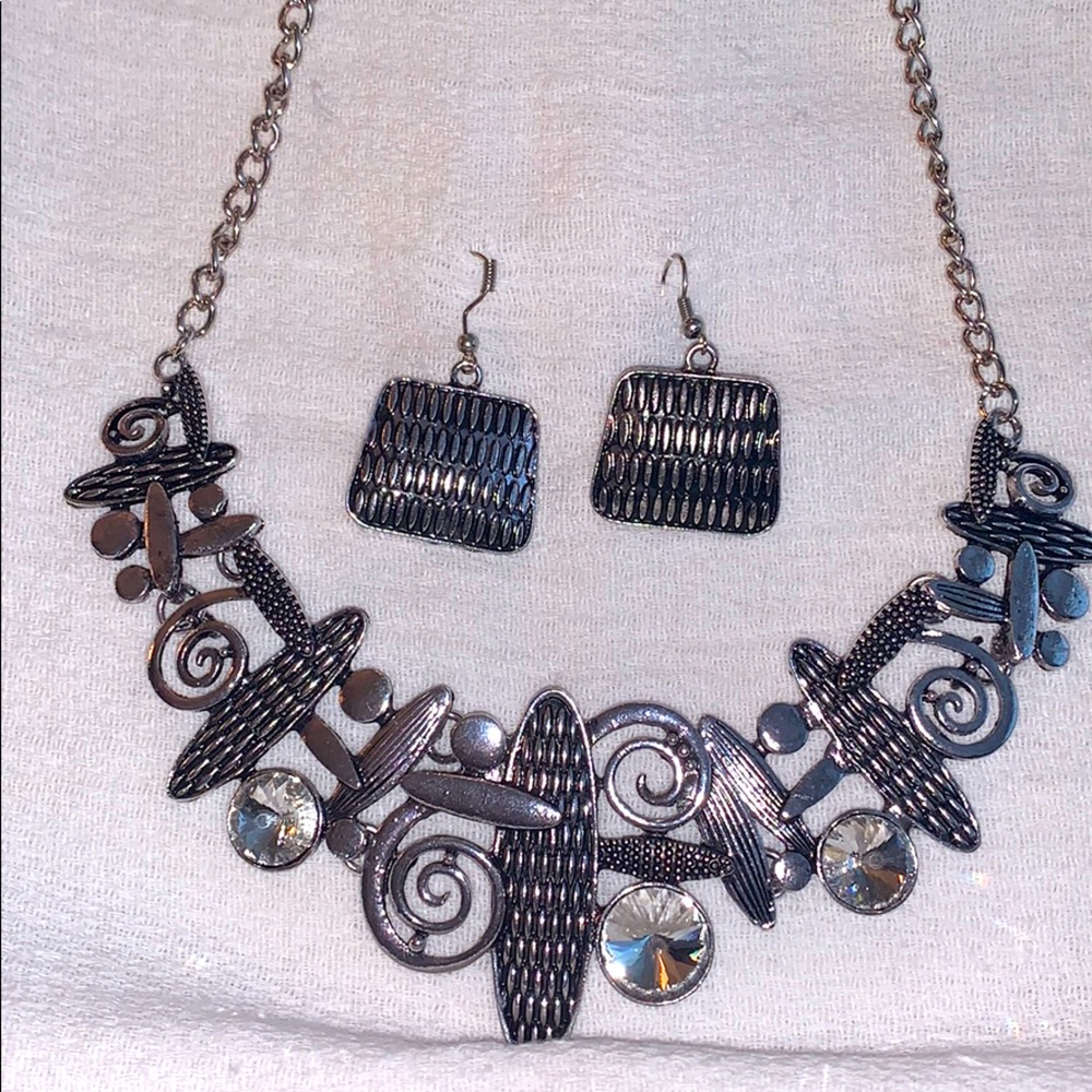 Abstract necklace and earring set